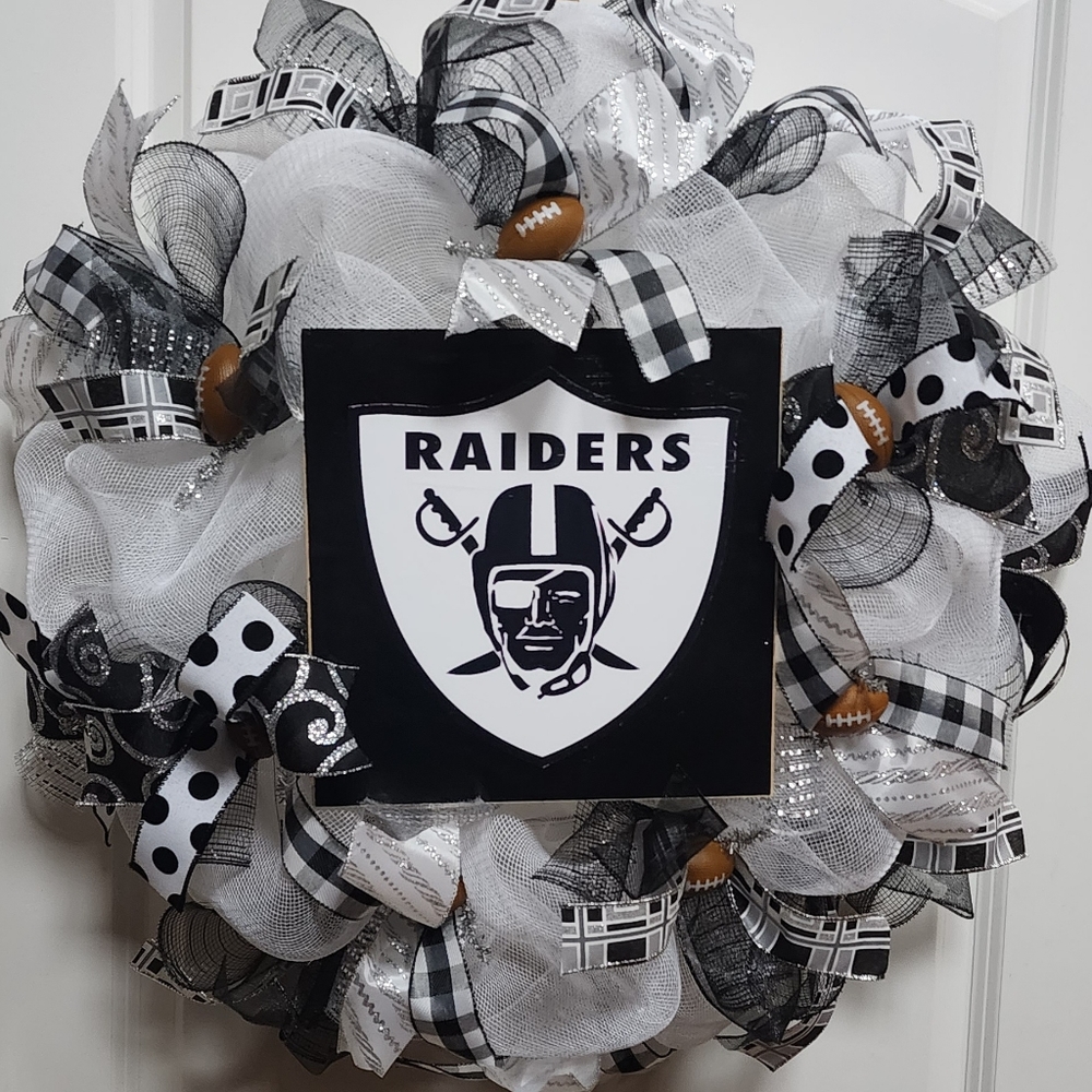 Raiders Wreath